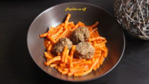 Macaronis à la sauce tomate et leurs boulettes de viande au thermomix