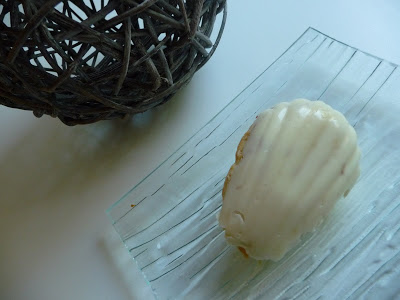 Madeleines en coque de chocolat blanc