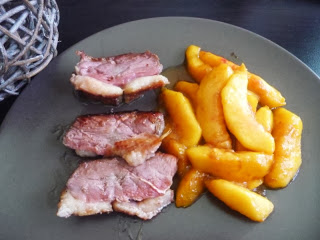 Magret de canard aux pêches