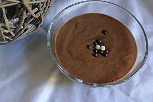 Mousse au chocolat légère au thermomix ou sans