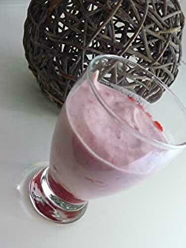 Mousse de fromage blanc aux framboises, sur coulis de framboises