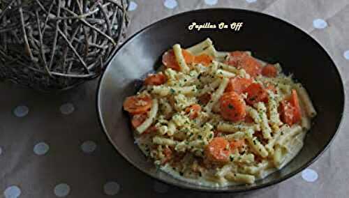One pot pasta végétarien : pâtes, carottes, lentilles corail et curry
