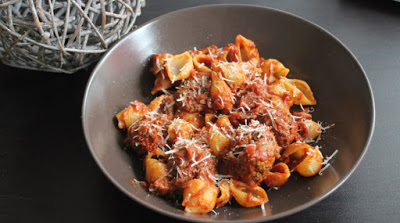 Pâtes en sauce et leurs boulettes de boeuf