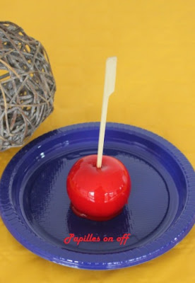 Pommes d’amour rouges de Blanche-Neige –Sweet table anniversaire Blanche-Neige