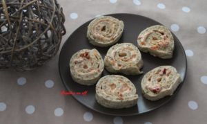 Roulé au parmesan et origan à la crème de tomates séchées au thermomix ou sans