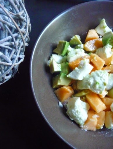 Salade avocat, melon et mozzarella