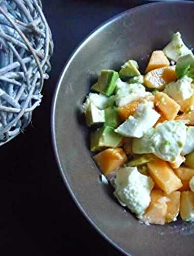 Salade avocat, melon et mozzarella