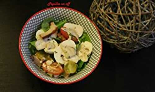 Salade composée : tomates, champignons, poulet, sauce balsamique