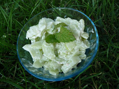 Salade de concombre au fromage aux noix