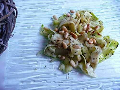 Salade de courgettes aux pignons et vinaigre balsamique