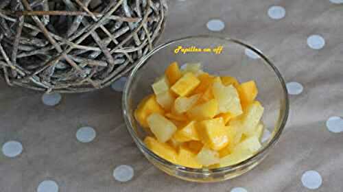 Salade de fruits exotiques : mangue, ananas, fruits de la passion