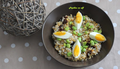 Salade de lentilles corail, riz, fèves et oeufs