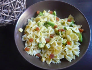 Salade de pâtes, avocat, comté et abricot