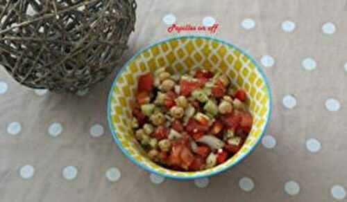 Salade orientale (concombre, pois chiches, tomates et poivrons)