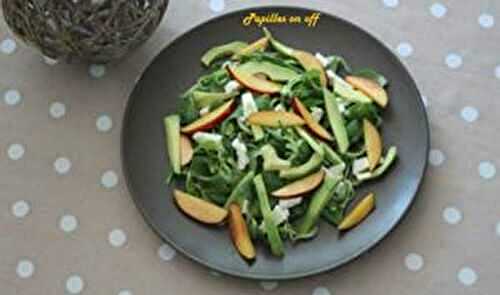 Salade sucrée-salée aux nectarines et à l’avocat