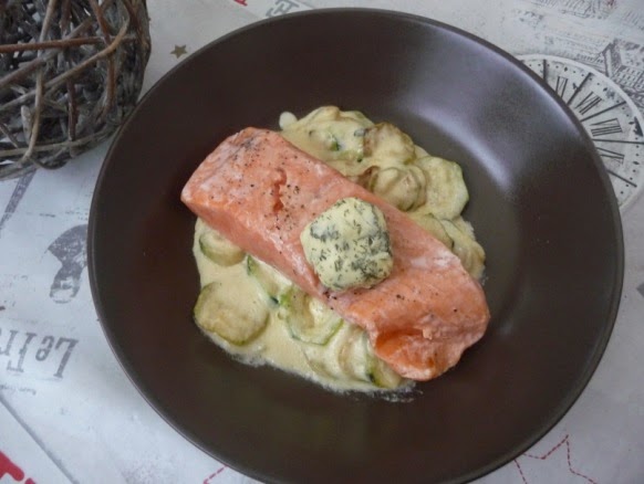 Saumon au beurre d’aneth sur sa poêlée de courgettes