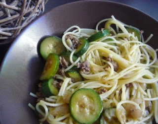 Spaghetti au boeuf caramélisé et aux courgettes