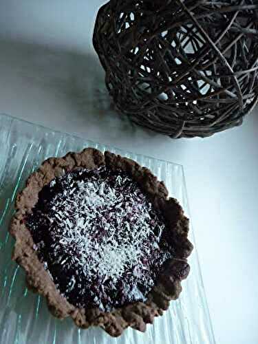 Tartelettes au cacao, à la framboise et à la violette