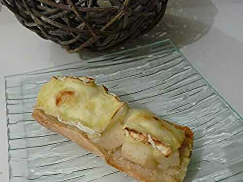 Tartines brie, poire et moutarde