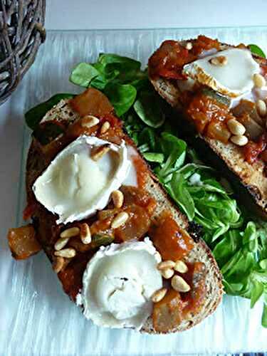 Tartines ratatouille, chèvre, pignons