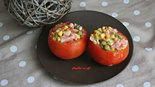 Tomates farcies à la macédoine et au maïs