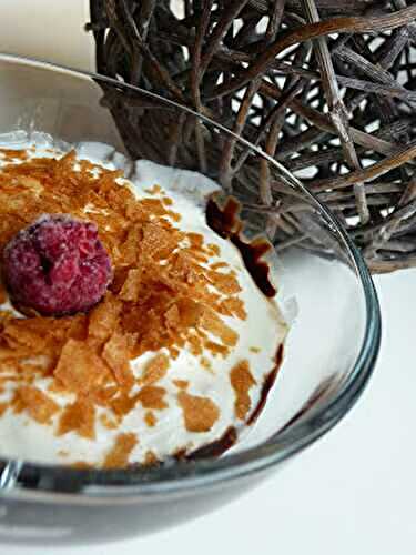 Verrine de fromage blanc au chocolat et crêpes dentelles