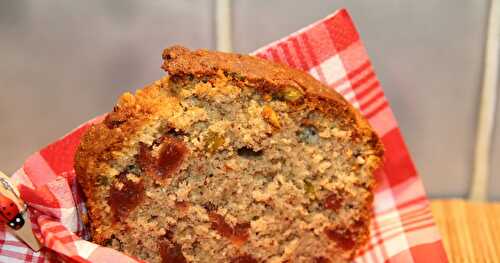 Cake aux fraises séchées et aux pistaches, farine de noisettes