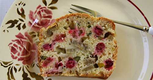 Cake Rhubarbe, Groseilles et Pistaches