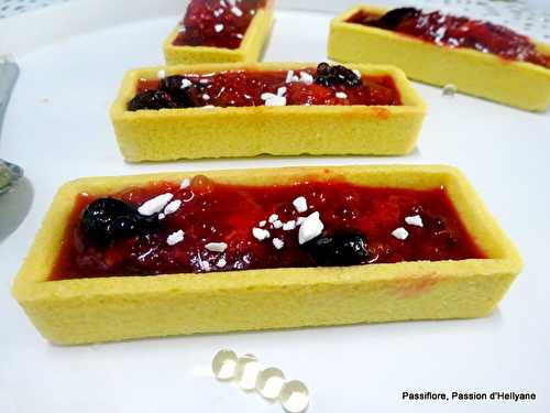 Tartelettes (trendy) aux prunes/miel et perles de jus de yuzu - Passiflore, Passion d'Héllyane