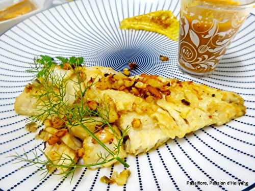 Daurade grillée aux amandes effilées / noisettes avec un filet de soupe de daurade