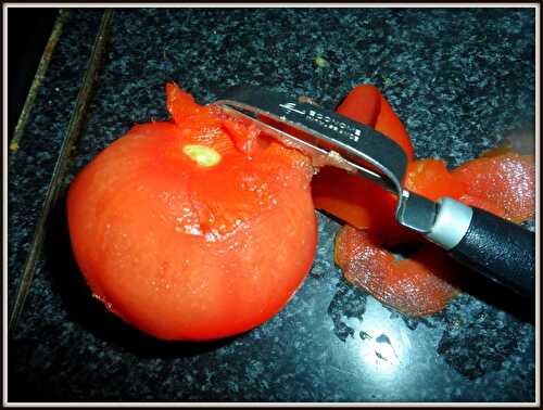 ASTUCE POUR ÉPLUCHER LES TOMATES