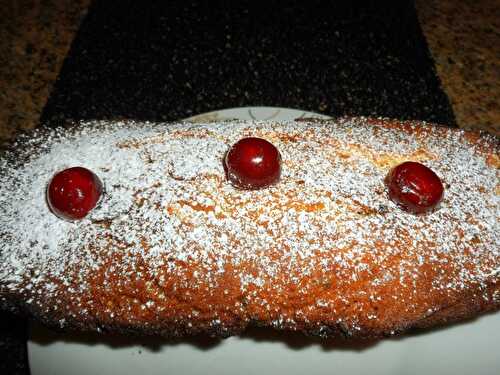 CAKE aux raisins secs et aux fruits confits