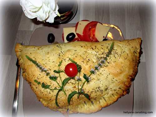 Chausson pizza -calzone "sauce tomate-olives-fromages" Très facile - Passiflore, Passion d'Héllyane