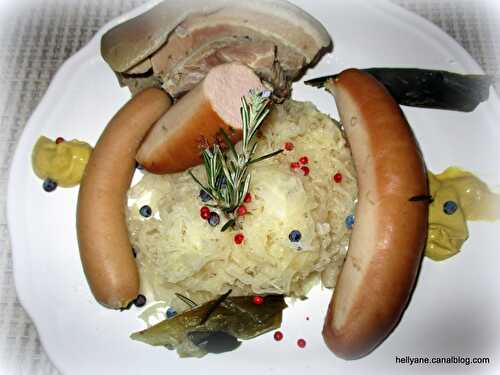 Choucroute aux knacks et à la poitrine de porc