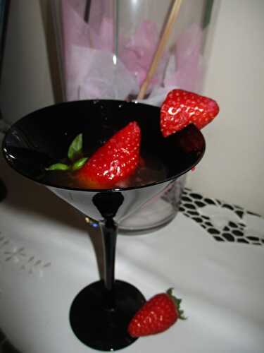 Cocktail à la liqueur de basilic + fraises Spring Party
