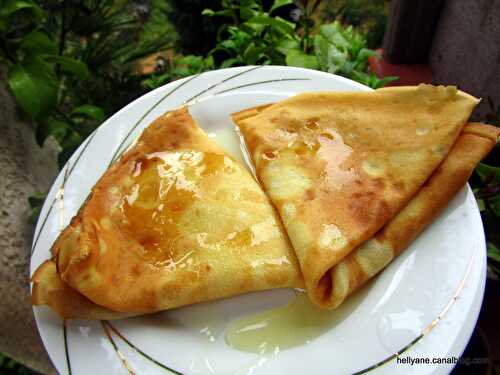 Crêpes au lait d'amande et coco, moelleuses, au sirop de gingembre au robot KLARSTEIN