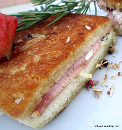 Croque-Monsieur Jambon, fromage cuit à la poêle