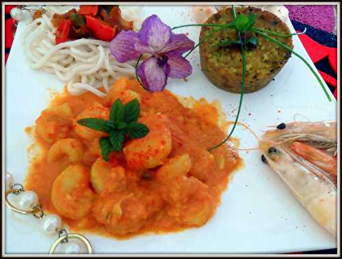 GAMBAS sauce colombo, accompagnées de nouilles Japonaise et de pavés de légumes