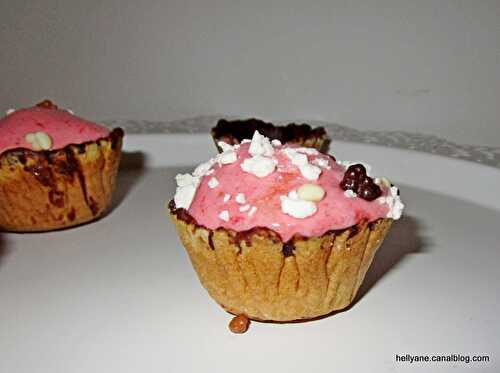 Glace à la fraise /gingembre + Mini desserts choco tulip garnis de crème glacée à la fraise