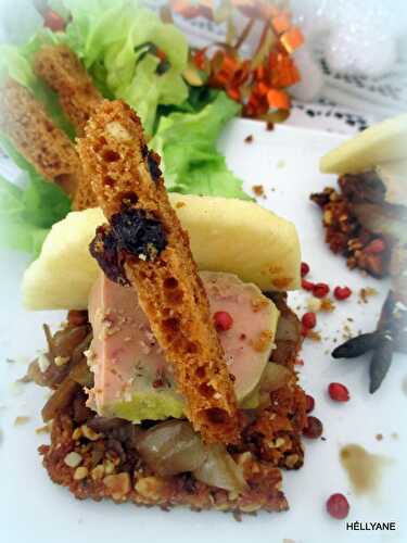 Gourmandise de Foie gras, sur socle de pain d'épices et oignons balsamiques