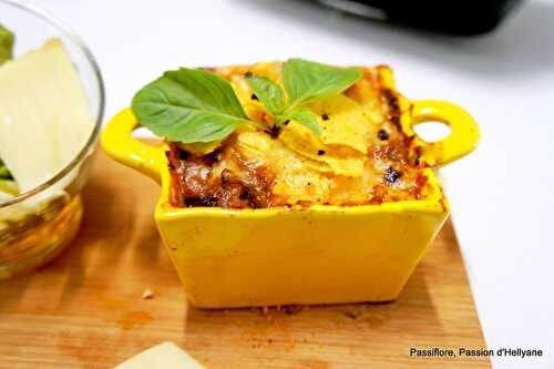 Gratin d'aubergines à la viande en sauce et au fromage abondance