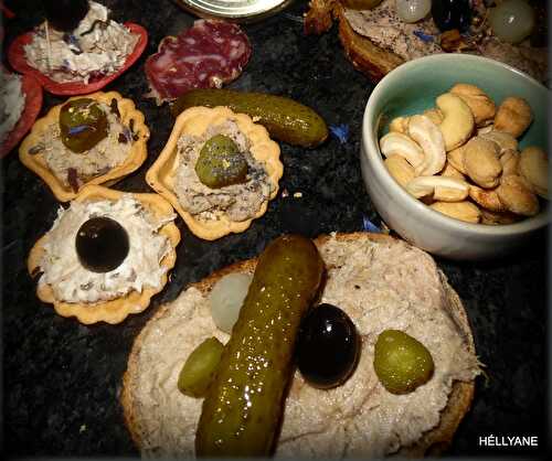 Mignardises, amuse-bouches et pain grillé aux rillettes de porc