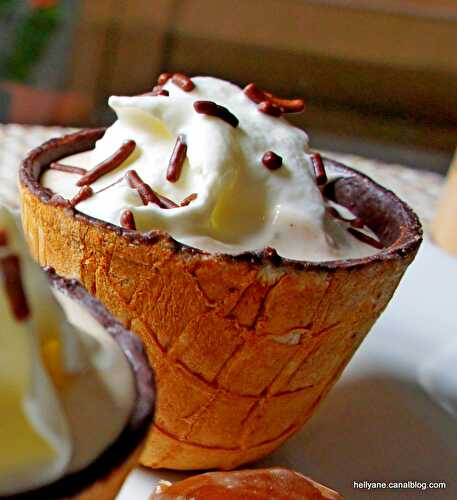 Mini dessert coffee cup à la crème chantilly/crème de marron