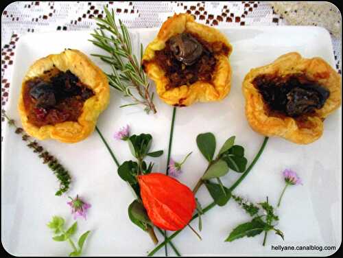 Mini fleurs feuilletées, garnies de ratatouille, de mini escargots ou tomates, à la saveur indienne