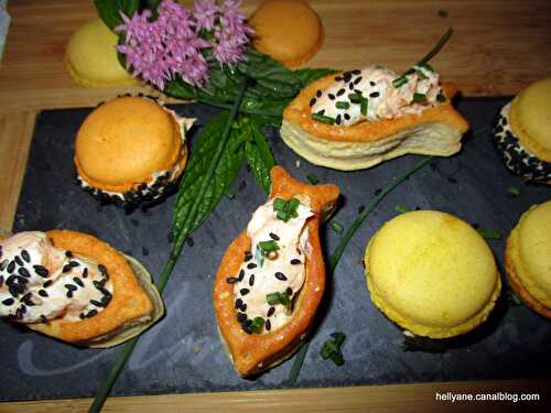 Mini Macarons et Mini poissons feuilletés garnis aux rillettes de saumon