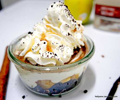 Mousse légère sur fond de biscuits oréo, de pommes et de sirop d'érable