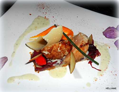 Noix de St Jacques sur un croustillant au parmesan avec un confit d'oignons rouges et des allumettes de pomme granny - Passiflore, Passion d'Héllyane