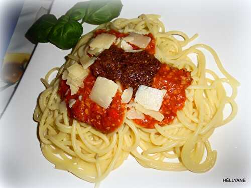 Pâtes bolognaises au pesto "rosso, verde et funghi, parmesan