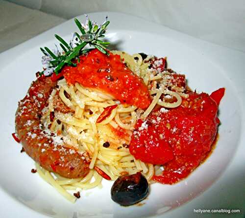 Pâtes spaghetti au confit de poivrons rouges, merguez et épices