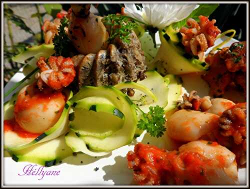 Petites charlottes de lentilles vertes aux seiches sur un lit de courgettes